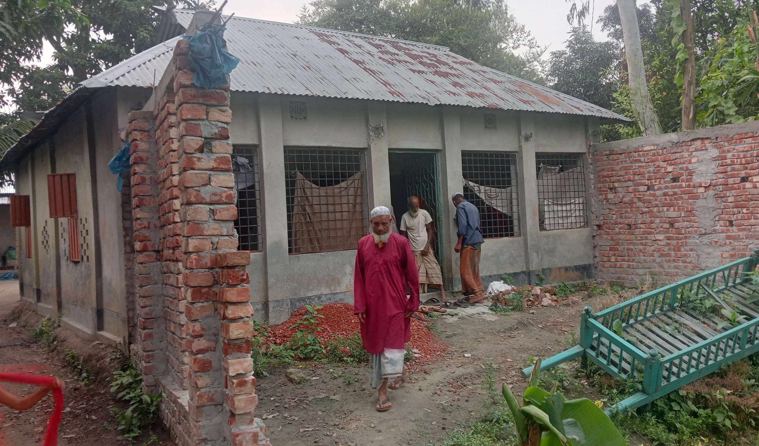 সংযুক্ত ছবি